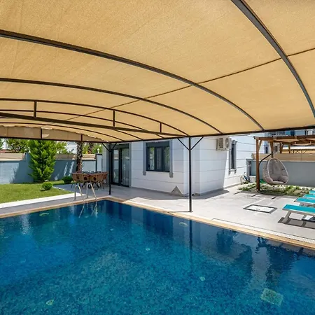 Secluded With Private Pool In Vilă *